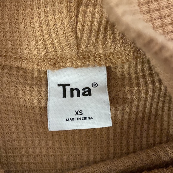 Aritzia cropped turtleneck - Picture 2 of 2